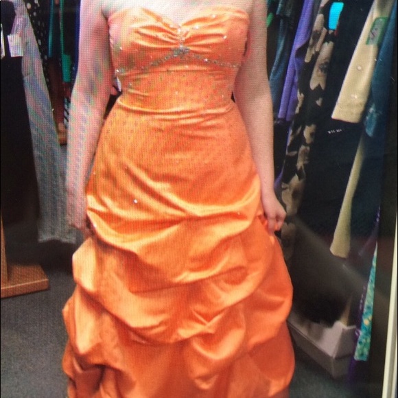 Prom dress! - Picture 1 of 3